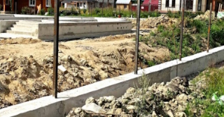 Фундамент под забор заказать в Великих Луках - заливка фундамента для забора | от 1560 за п.м.
