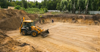Разработка котлована Великие Луки стоимость за от 572 руб. м3 - заказать работы по копке и рытью котлованов | траншей